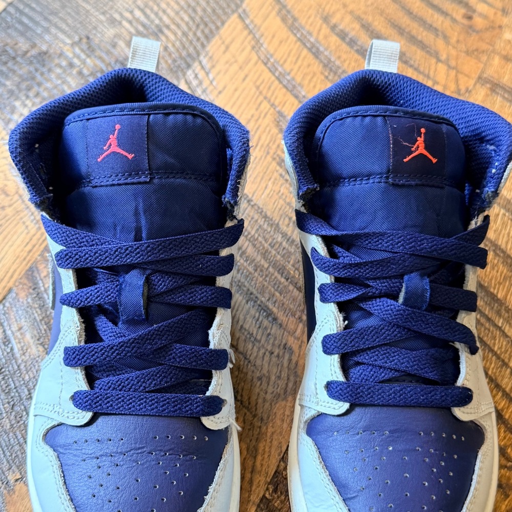 Nike Air Jordan 1 Mid Kids Sneakers Navy Grey Blue Size 1Y Streetwear Shoes - Picture 4 of 9